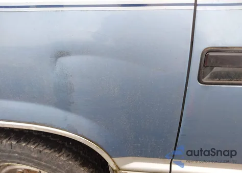 1994 GMC Suburban C2500 из США, поврежденный, VIN 1GKGC26N8RJ712014